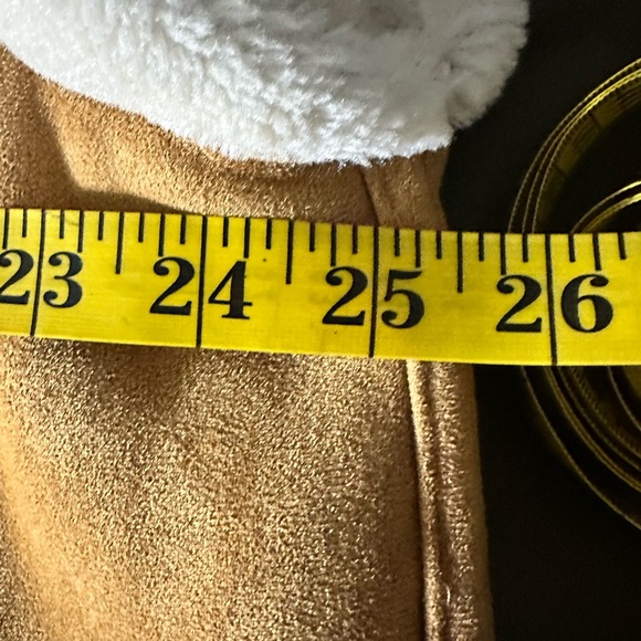 BLANK NYC Revolve Faux Fur Sherpa Cap Sleeve Vest Size L NWOT - Picture 6 of 6